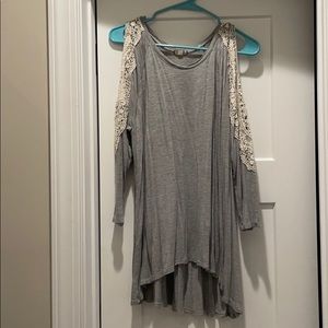 eyeshadow 1x gray white lace eyelet shirt